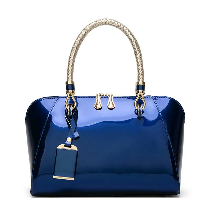 Audrey  Glnzende Schultertasche aus veganem Leder