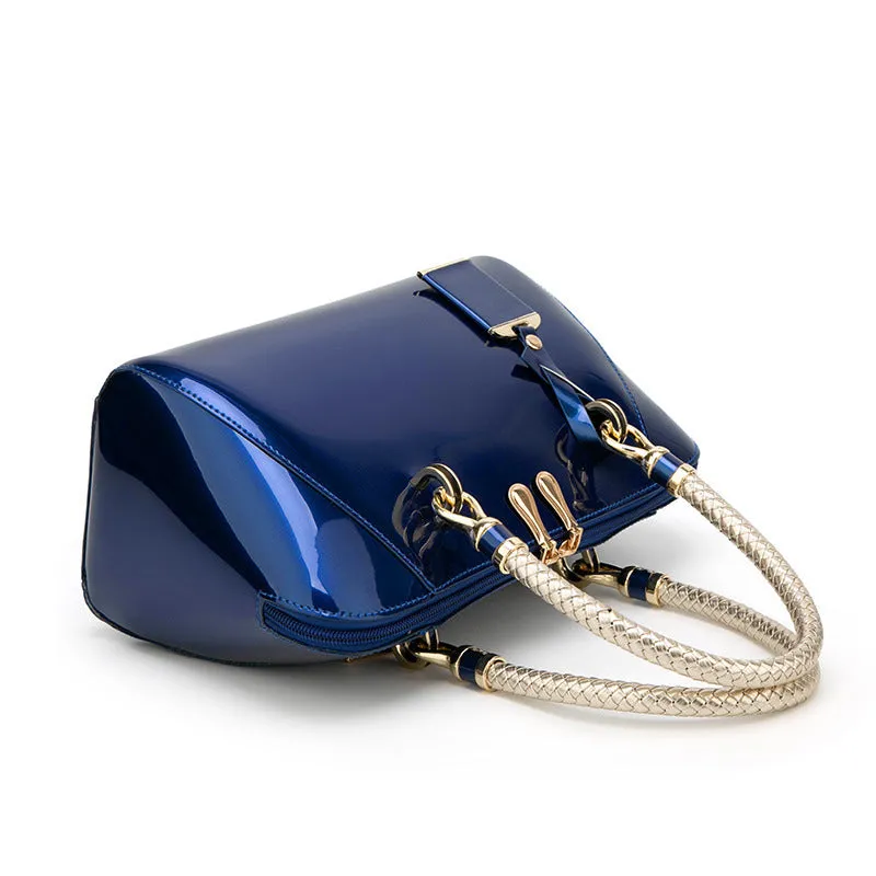 Audrey  Glnzende Schultertasche aus veganem Leder