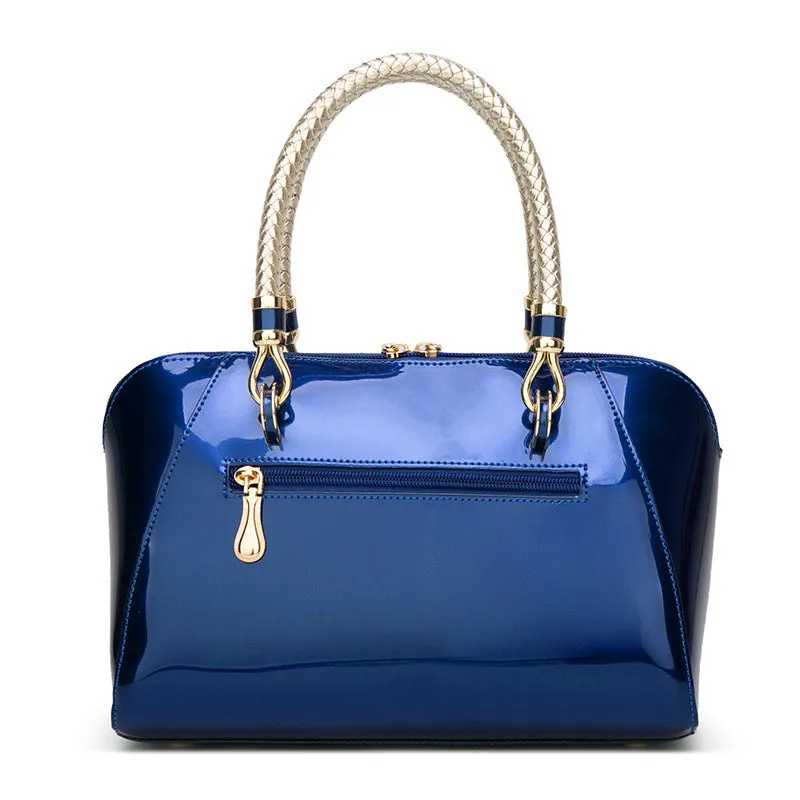 Audrey  Glnzende Schultertasche aus veganem Leder