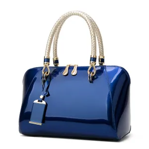 Audrey  Glnzende Schultertasche aus veganem Leder